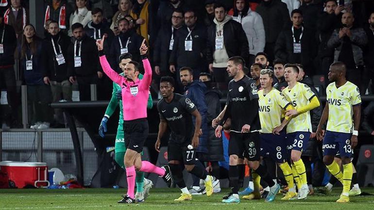 Ümraniyespor - Fenerbahçe maçında Abdulkadir Bitigene büyük tepki Ortalık karıştı, kırmızı kart çıktı