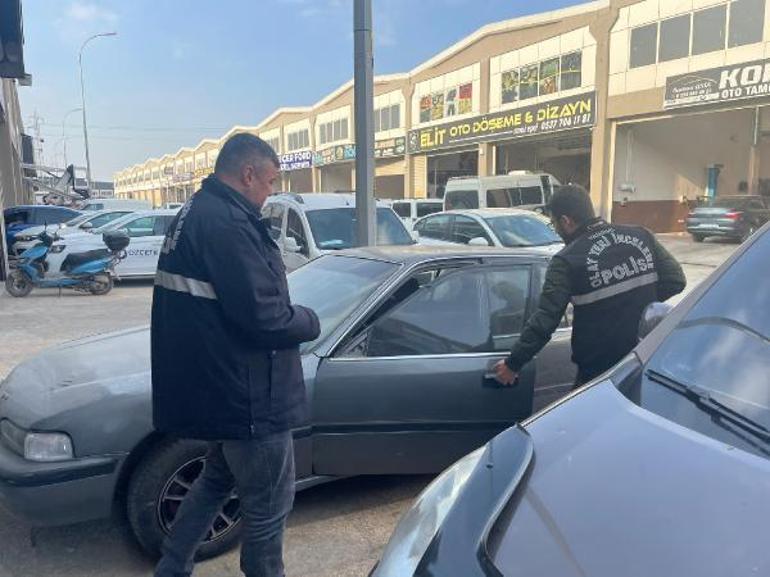 Otomobilden hırsızlık yapan şüpheli, site bekçisine kendi aracını ittirdi