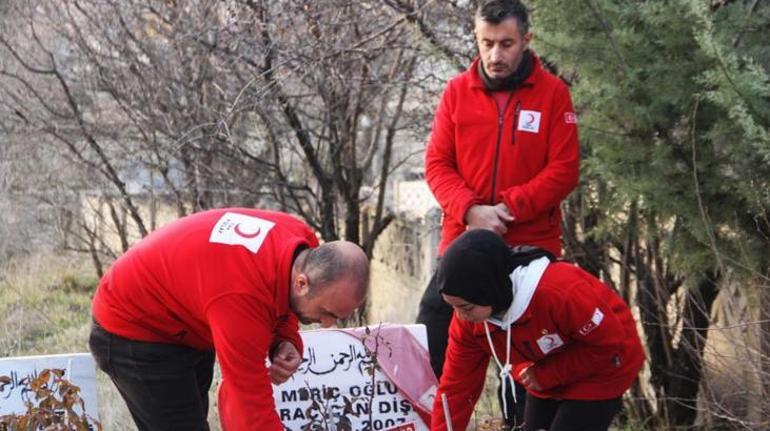 Depremde doğdu depremde öldü Miraç’ın kabri başında kahreden detay