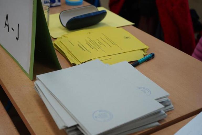Çekyada geri sayım Oy verme işlemi 14.00e kadar sürecek