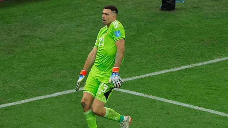 IFABdan kalecilere yeni kural Emiliano Martinez son çizgi oldu