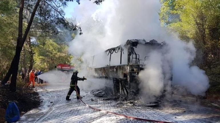 Güney Koreli turistleri taşıyan tur otobüsü alev alev yandı