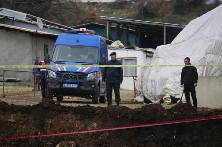 Gübreden kadın cesedinin çıktığı bahçede dedektörlü arama