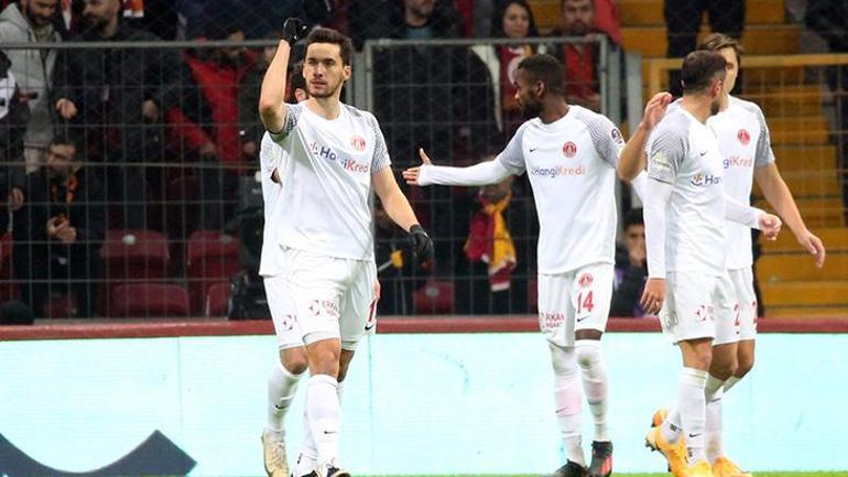 Galatasarayda gol öncesi penaltı beklentisi Ümraniyesporda ilklerin gecesi