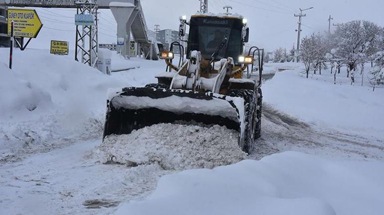 Kar esareti Yollar kapandı, 50 santimetreye ulaştı