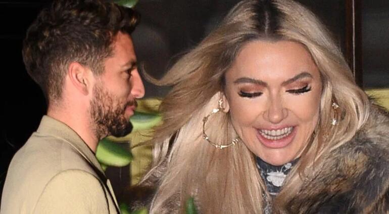 Hadise, Dries Mertensin eşi Kat Kerkhofs ile eğlencede