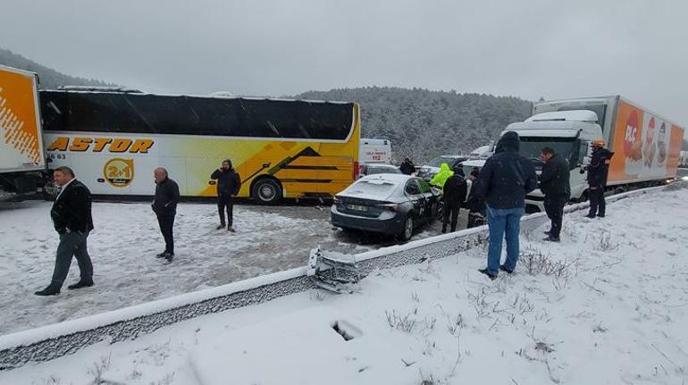 Anadolu Otoyolunda zincirleme kaza İstanbul yönünde trafik durdu