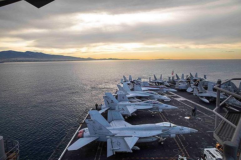 Amerikan uçak gemisi Ege Denizinde Konum İzmirin karşısı