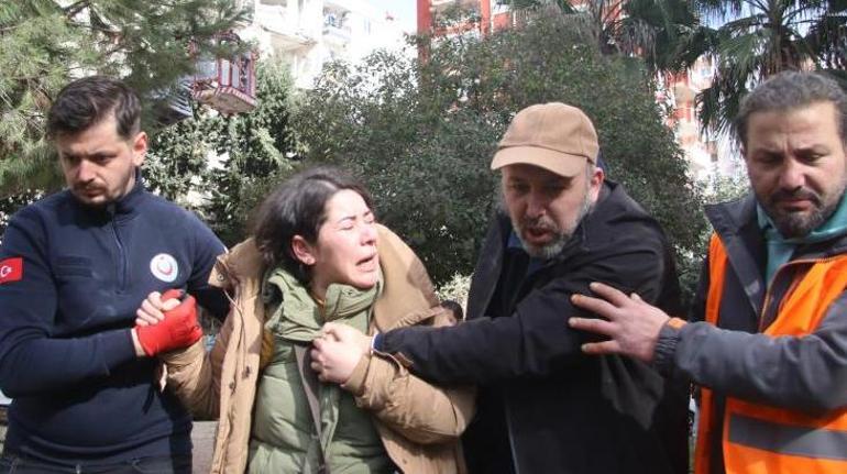 Artçı depremde mahsur kalan 4 kişi kurtarıldı