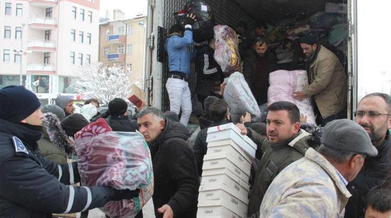 Türkiye seferber oldu Deprem bölgesine yardım yağıyor