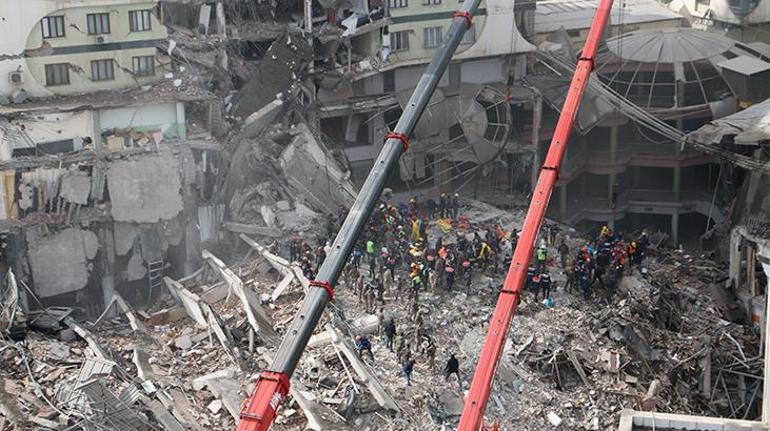 Diyarbakır’da 2 kişinin hayatını kaybettiği iş merkezinin çökme anı kamerada