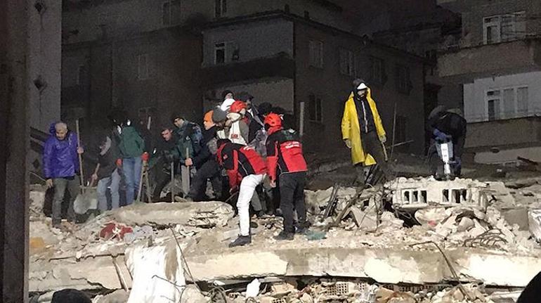 Gaziantepte 6 katlı bina enkazından 2 kişinin cansız bedeni çıkarıldı