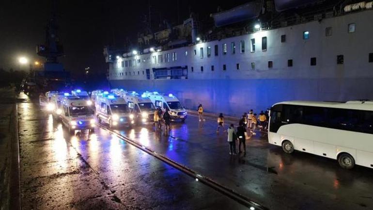 Yaralılar gemiyle Mersin’e taşındı