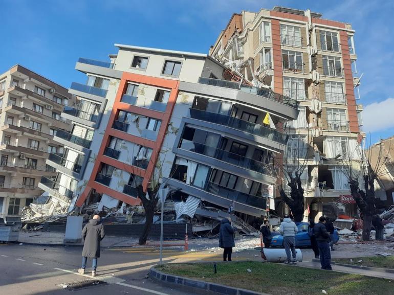 Ailesi enkaz altında kalan adam konuştu: “Hatay haritadan silinmiş”