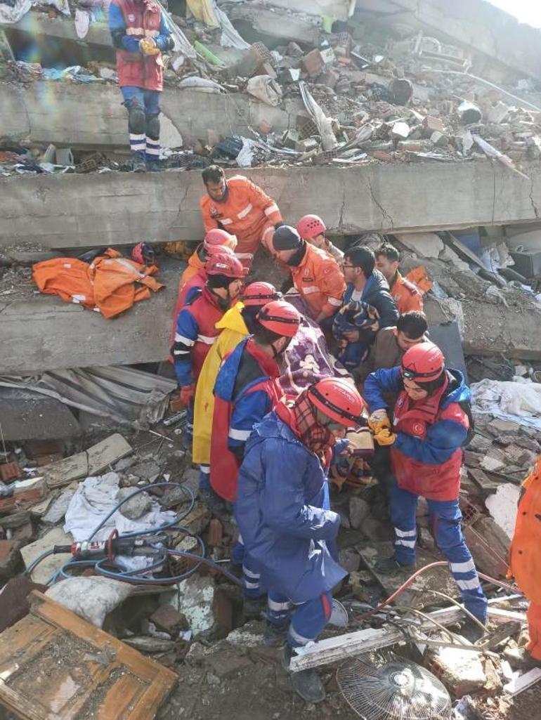 Komandolar deprem bölgesinde MSBden peş peşe açıklamalar