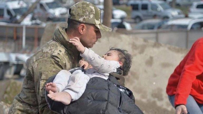 Komandolar deprem bölgesinde MSBden peş peşe açıklamalar