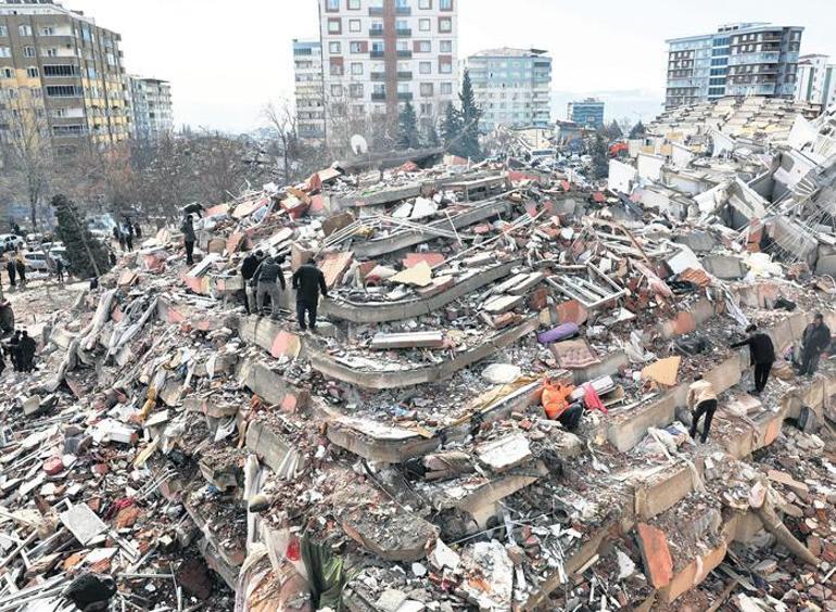 Soylu: 941 bina tamamen yıkıldı