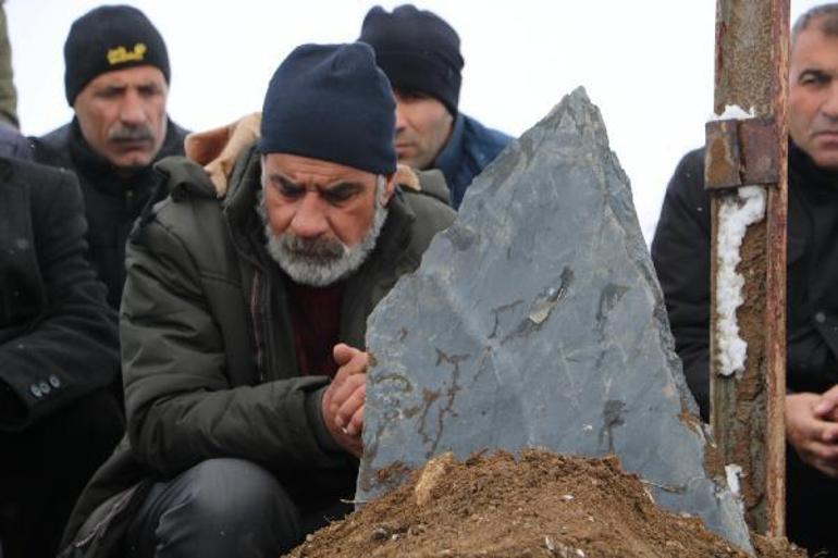 Anne ve 2 çocuğunun cenazeleri, enkaz altında birbirlerine sarılı bulundu