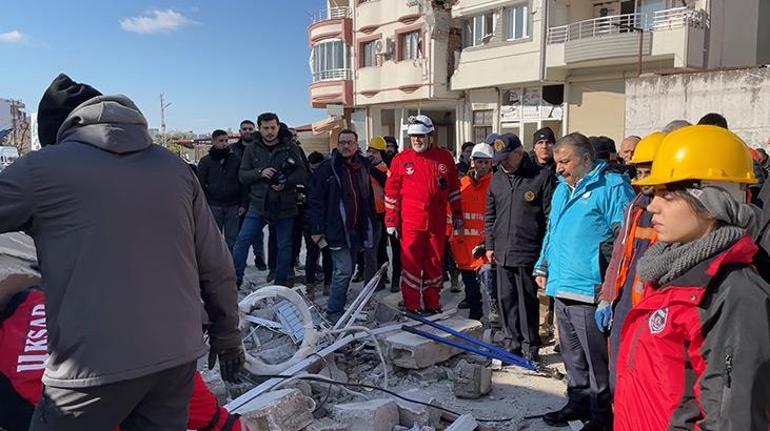 Bakanlar Akar ve Koca, Samandağda kurtarma çalışmalarını inceledi