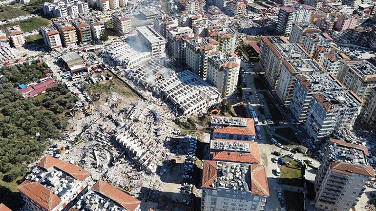Depremi yerinde yaşayan eski G.Saraylı Berk Balaban: Etrafta hep çığlıklar vardı