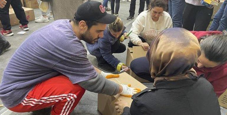Özgürcan Çevik depremzedeler için toplanan yardım kolilerini taşıdı
