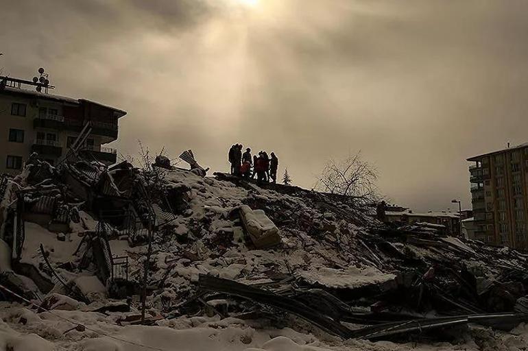 Niran Ünsalın arkadaşı depremde hayatını kaybetti Eşin ve çocuğun bize emanet