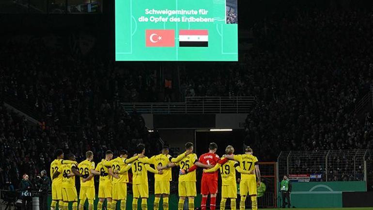 Türkiye için saygı duruşunda bulundular Futbolculardan alkışlanacak hareket