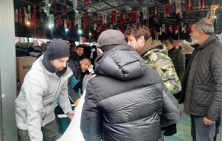 Ünlü dizi oyuncuları, Beyoğlu’nda deprem yardım çalışmalarına katıldı