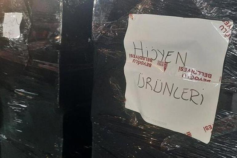 Ünlü dizi oyuncuları, Beyoğlu’nda deprem yardım çalışmalarına katıldı