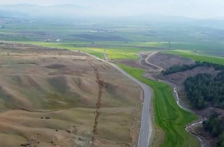 Kahramanmaraş’taki fay kırığı görüntülendi Kilometrelerce uzunlukta