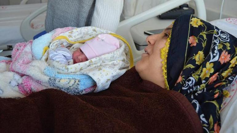 Depremzede anneler doğum yaptı: Elisa Mucize, Masal ve Gülneva dünyaya geldi