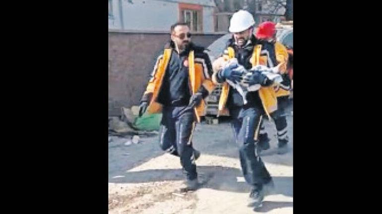 Adeta iğneyle kuyu kazar gibi kurtardılar