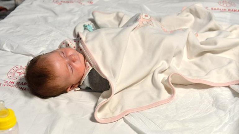 138 saat sonra enkazdan çıkarılmıştı 2 aylık bebeğin son durumu açıklandı