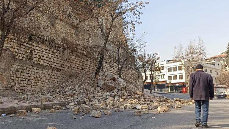 Depremde tarihi Kahramanmaraş Kalesi de hasar gördü