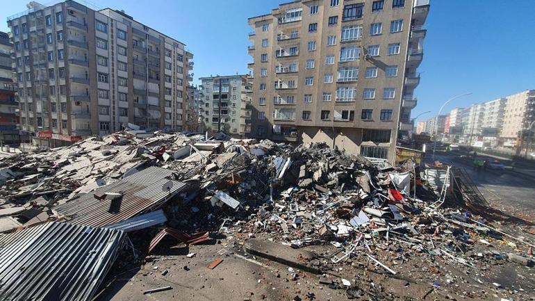 Diyarbakır’da yıkım sırasında 9 katlı bina çöktü