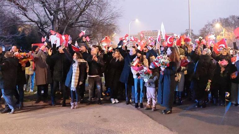 Hollanda televizyonları canlı yayınladı: Gönlüm hep seni arıyor, neredesin sen