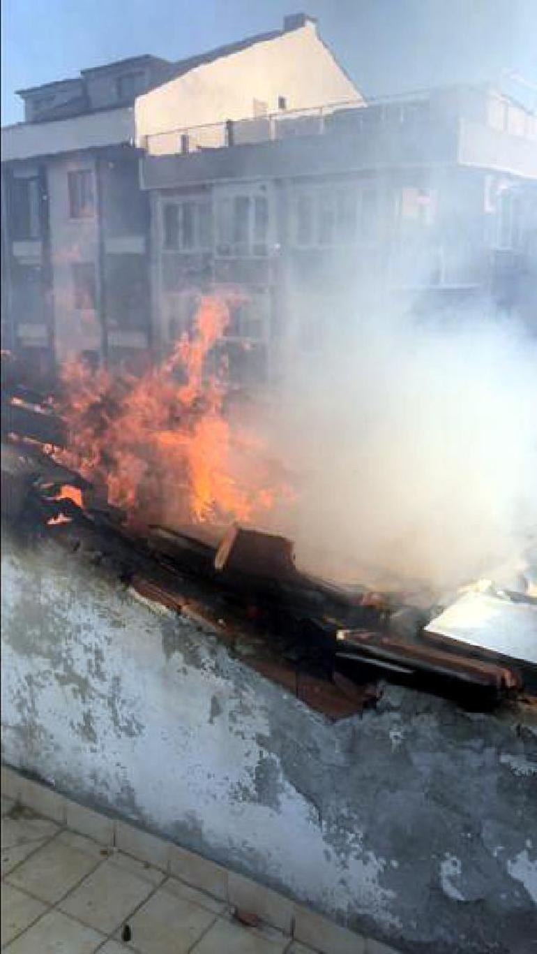 Avcılar’da 4 katlı binanın çatısında yangın