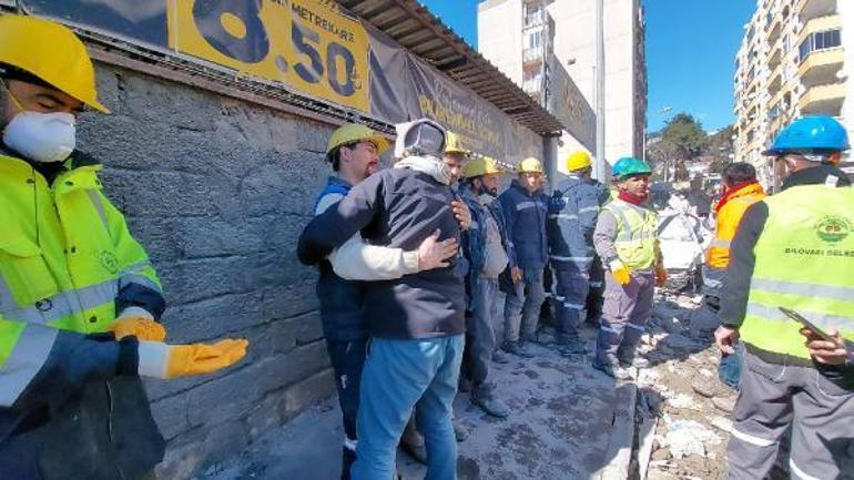 11.günde 248.saatte kurtarılan Aleyna Ölmez’in yakınları madencilere sarılıp ağladı