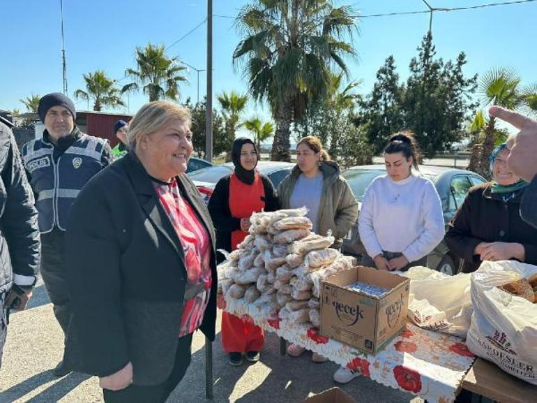 Belediyeden, depremzedelere 70 liraya çorba satan tesisin girişinde çorba ikramı