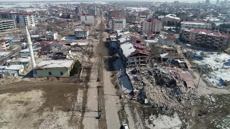 Depremde harabeye dönen mahalle dron ile havadan görüntülendi