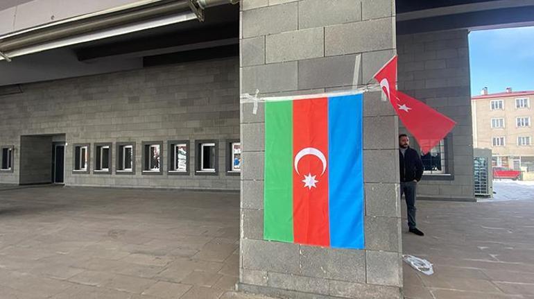 Azerbaycandan gönderilen yardım treni Karsa ulaştı