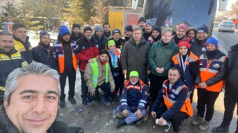 23 yıllık AFAD gönüllüsü anlattı: Çocukları kurtarınca birbirimize sarılıp ağlıyorduk