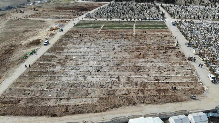 Depremin 14üncü gününde mezarlıkta dinmeyen acı Gözyaşlarına boğuldu