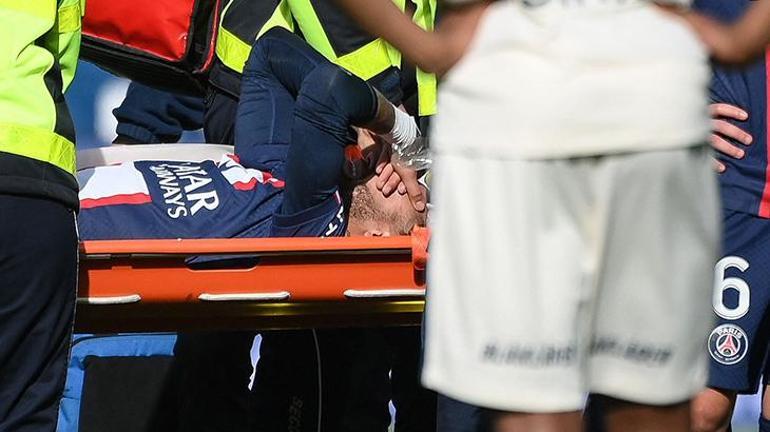 PSG-Lille maçında korkutan sakatlık Neymar sahayı sedyeyle terk etti