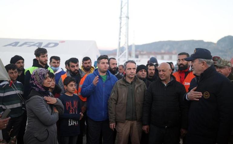 Bakanlar Akar ile Koca, Antakya ve Altınözündeki depremzedelerle bir araya geldi