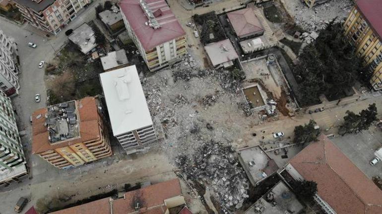 Depremde şehit oğlunun adının yaşatıldığı apartmanda hayatını kaybetti