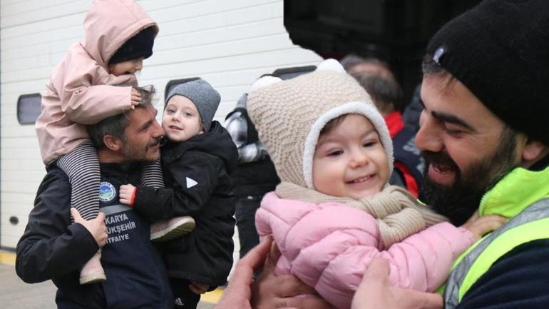 Deprem bölgesinden 14 gün sonra döndüler Duygu dolu anlar