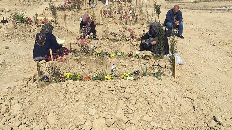 Depremde ailesini kaybeden annenin feryadı: Hanginize sarılayım ben