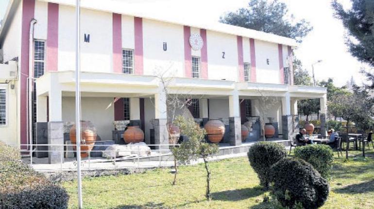 48 yıllık müzede çatlak dahi yok