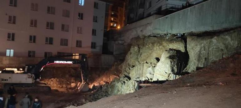 Ankarada istinat duvarı çöktü, 2 apartman tahliye edildi